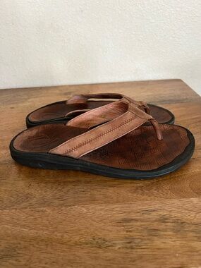 Olukai Brown Leather Thong Sandals Size 9